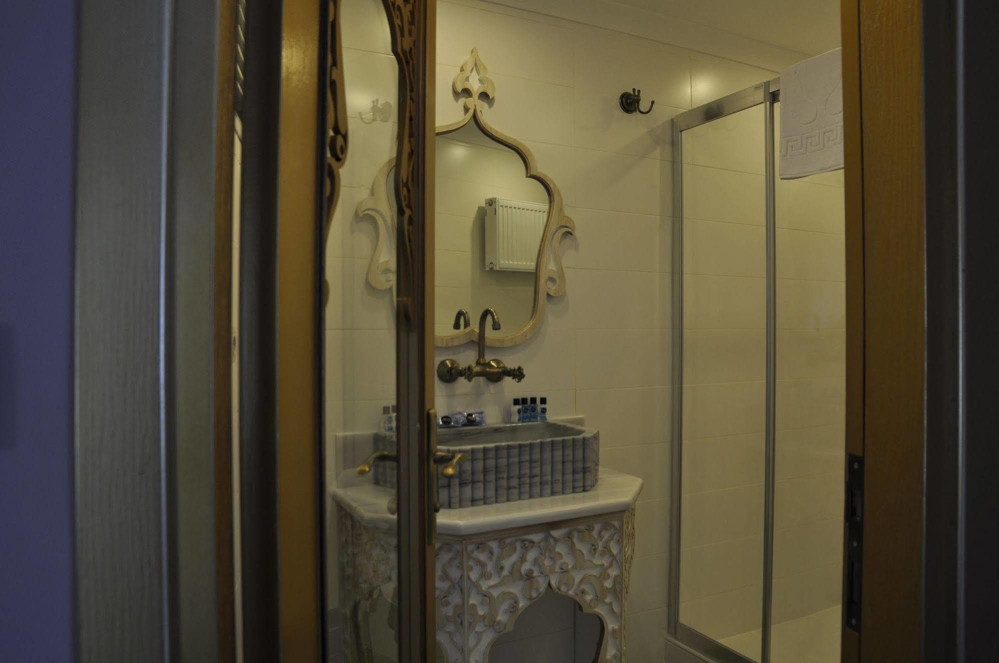 Kervan Hotel อิสตันบูล ภายนอก รูปภาพ